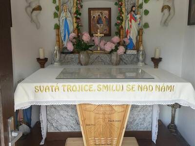 znovu-vysvcen-kaple-nejsvtj-trojice-2014