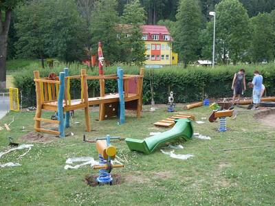 dtsk-hit-u-budovy-koly-v-ron-p-78