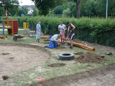 dtsk-hit-u-budovy-koly-v-ron-p-78