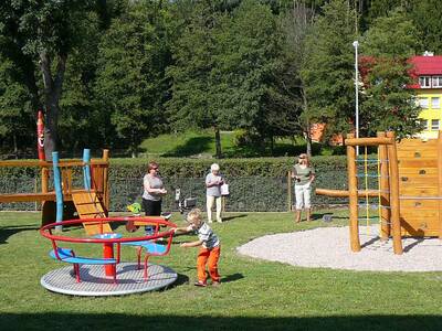 dtsk-hit-u-budovy-koly-v-ron-p-78