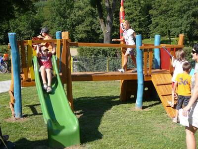 dtsk-hit-u-budovy-koly-v-ron-p-78