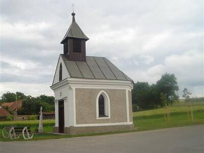 kaplika-s-nov-vysazenmi-lipami